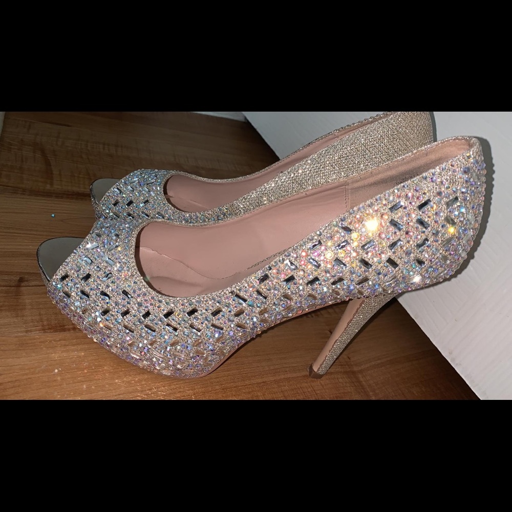 Heels - Picture 3 of 4